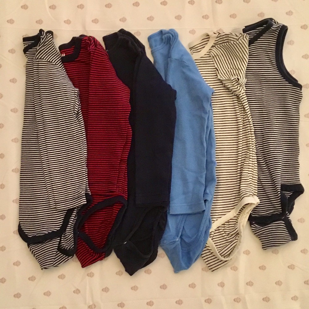Set of 6 onesies- Long sleeves and short sleeves.